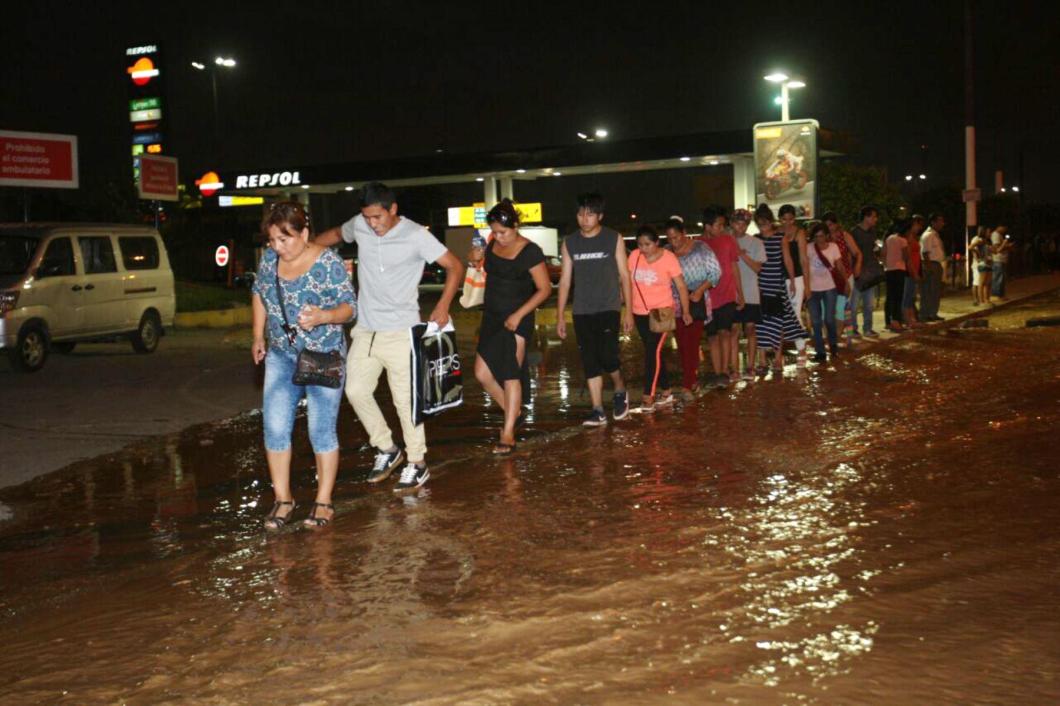 tomas-gonzalez-PER---Desborde-del-r-o-Huaycoloro-lleg--hasta-Puente-Trujillo
