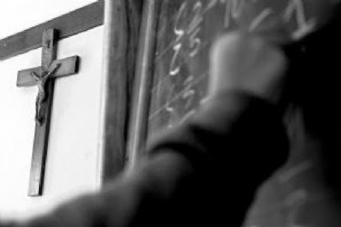 ateismo cristianismo dios religion jesus agnostico creencia fe iglesia evangelio biblia creyentes catolica Noticias actualidad crucifijo escuelas publicas valencia españa edificios.jpg