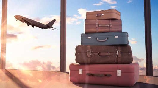 maletas-con-avion-de-fondo-15.jpg