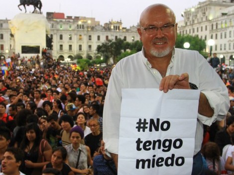 Noticia-102193-carlos_bruce-techito-gay-twitter